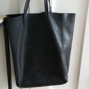 Black Aritzia Babaton leather tote